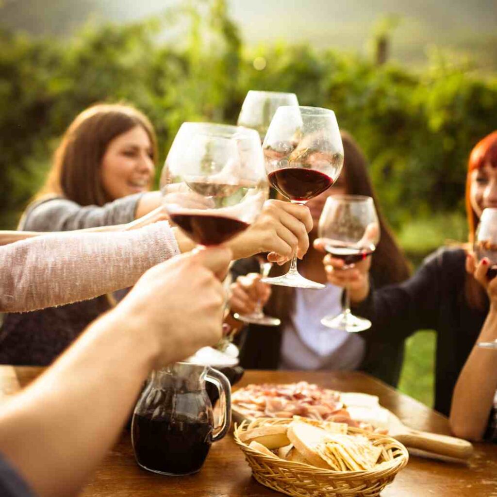 brindisi dopo il seminario in cantina